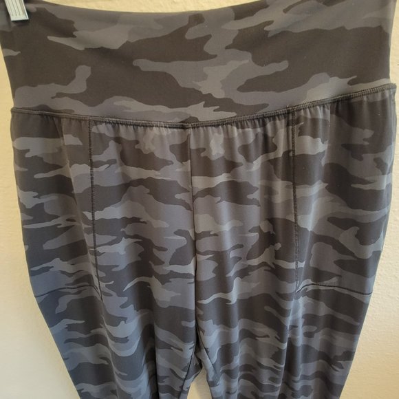 Athleta | Salutation Camo Jogger | Size Large - Picture 3 of 10